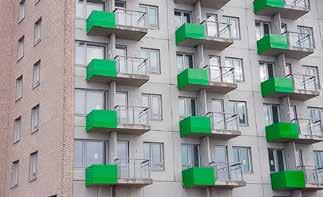 Green City Planter Square är en serie moderna och rejäla modulkrukor i lackad plåt avsedda för utomhusbruk på exempelvis takterrasser och innergårdar.