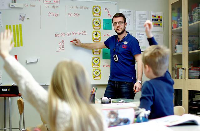 Gemensamma projekt ger effekt Mogens Niss (Roskilde universitet): Det bästa sättet att ge den matematikdidaktiska forskningen ökad betydelse för skolan är att involvera lärare tillsammans med