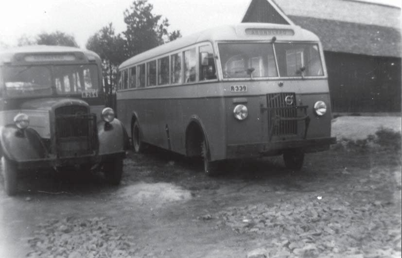 Isak o Jakob med post-bilen 1940-talet Efter något år tog Isak ensam över och flyttade med familjen till Kyrkarp där han, i slutet av