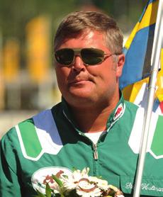 Fyra segrar hittills i år oh hittar John Östman ett bra slagläge så kan han vara vinnaren i etta lopp. an har en halvra så följ upp va han presterar på oen /.