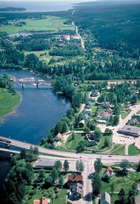 Fig. 6. Ruinen efter den medeltida kyrkan i Njurunda, vid Ljungans strand i tätorten Njurundabommen. Längst bort i bild skymtar havskusten.