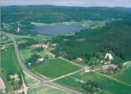 Det har noterats att flera av socknarna i Ådalen saknar naturliga, topografiska avgränsningar, vilket pekar på att den täta befolkningen här har styrt avgränsningen av de tidiga socknarna (Grundberg