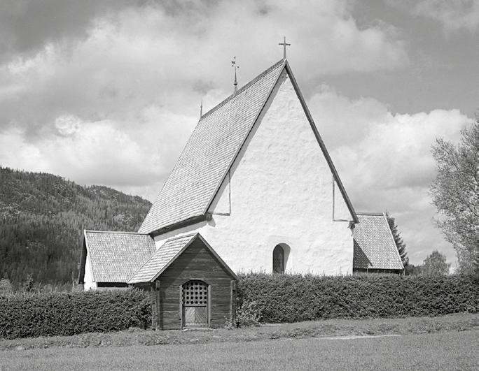Fig. 24. Lidens gamla kyrka är den enda bevarade salkyrkan i Medelpad. Enligt gamla uppgifter har den byggts 1483 eller 1510. Äldre foto i ATA.