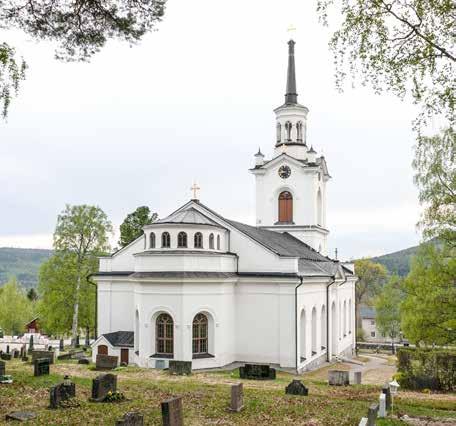 Fig. 50. Lidens nya kyrka byggd 1856 58, ritad av arkitekt J. F. Söderlund, med femsidigt kor med överljus och ett rikt arbetat torn med spira. Foto Sverker Michélsen 2011.