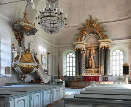 Fig. 53. Stigsjö kyrka uppfördes 1782 85 efter ritningar av Per Hagmansson. Jonas Edler står för predikstolen och altaruppsatsen, tillkomna kring 1803.
