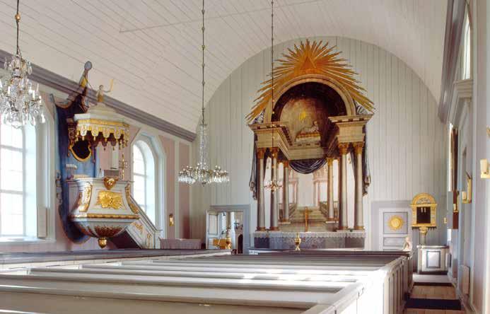 och Överlännäs finns både predikstol och altaruppsats kvar, utförda på 1780-talet av Johan Edler.