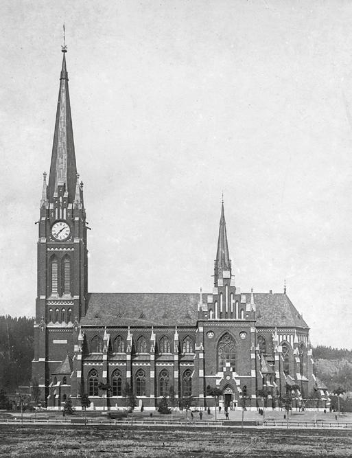 Hermansson ritade också den fjärde och sista av de nygotiska kyrkorna, den i Holm, färdig 1904 (fig. 65).