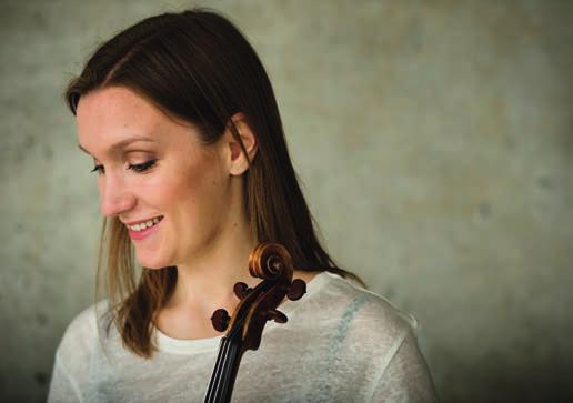 SOLISTPRISTURNÉ MED AMALIE STALHEIM FRANSKA SONATER & SUITE ITALIENNE OCH TRANSFIGURED LIGHT Cellisten Amalie Stalheim är norska och en av skandinaviens mest lovande unga musiker.