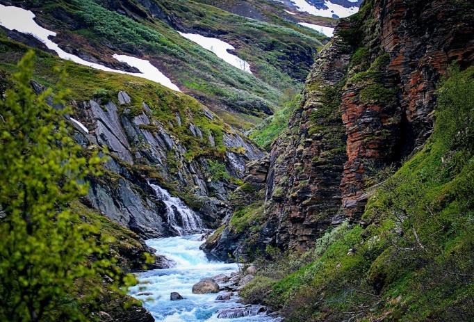 Bilaga 7 För att komma till Vadvetjåkka nationalpark kan du ta den markerade leden som du hittar mittemot Kopparåsens järnvägsstation.