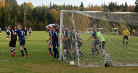 Foto: Lien Tuff kamp vid Lekerydsmålet SEGER I SÄSONGSAVSLUT Det blev seger för HGIF i eftermiddagens serieepilog mot Lekeryd/Svarttorp, En seger som innebar att HGIF slutar femma i serien.