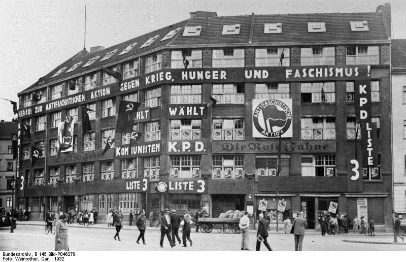 1 Martin Fahlgren Kominterns linje i Tyskland 1928-34 Innehåll Inledning... 2 I. Historik över kampen mot fascismen i Tyskland... 5 II. Kritik av Kominterns och KPD:s linje... 19 III.