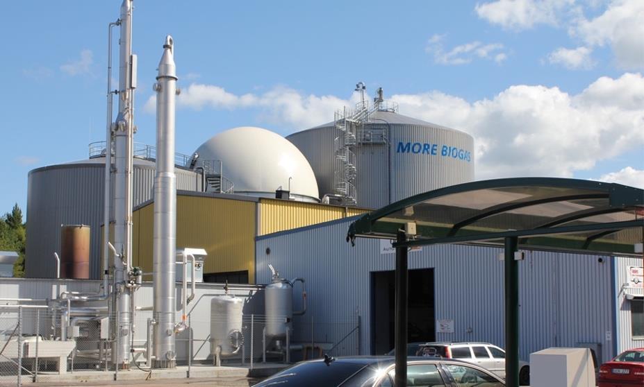 Detta är den vanligaste typen för rötning i stor skala och våta substrat med en TS-halt lägre än 10% används för att materialet ska vara pumpbart, som avloppsslam och flytgödsel.