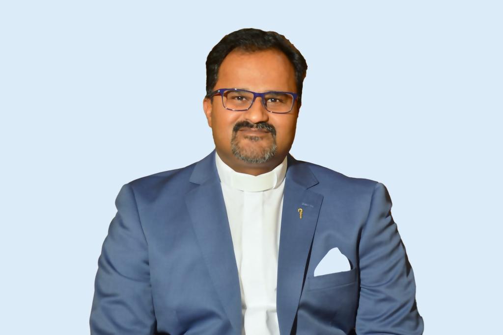 From the desk of your Pastor Boaz Kamran Christmas 2018 Praise the Lord that we are closing again this year 2018 with the celebrations of Christmas.