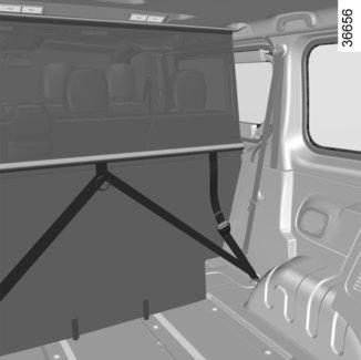 AVSKILJNINGSNÄT (2/2) 1 2 A 3 4 8 5 Montering av avskiljningsnätet A bakom de bakre stolarna.