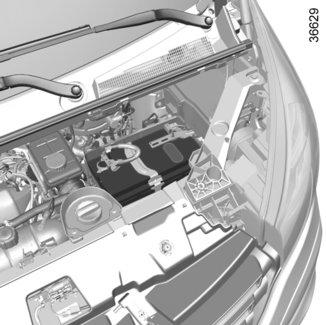 BATTERI: starthjälp (2/2) Start med hjälpstartbatteri Om du för att kunna starta behöver använda batteriet från en annan bil, skaffa elektriska kablar som är anpassade (mycket viktigt) hos din