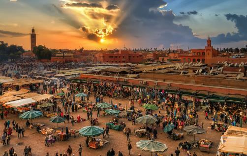 Dadlar, ormtjusare, läder, mynta och kameler allt finns i s mest mytomspunna stad. Avresa från Köpenhamns flygplats 06.10. Vi ankommer till Marrakechs flygplats 09.