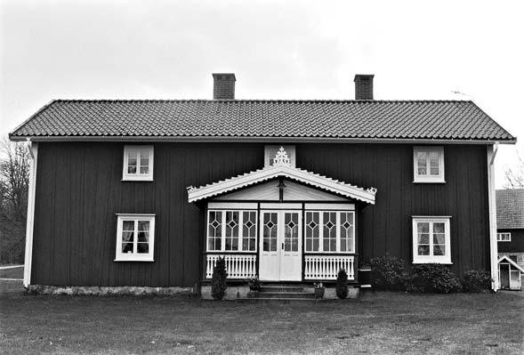 Byn Ryd ligger med gårdarna spridda i ett flackt landskap med välbetade marker. Byn avgränsas åt öster och söder av Kylahovsåns dalgång och Södra Ryds mosse.