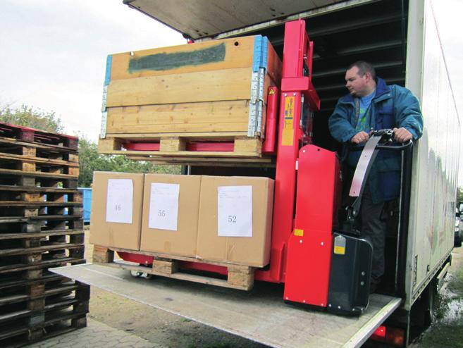 yft över 900 mm Enke service och ätt instäning av t.ex. körhastighet och acceeration Lång driftstid per uppaddning Motorbroms maxima säkerhet Den åga bygghöjden ger maxima sikt.