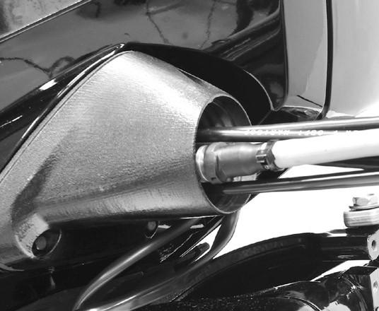 MONTERING AV UTOMBORDARE Bränsleslngens storlek Minimum innerdimeter på bränsleslngen är 8 mm (5/16 in.) med seprt bränsleledning/ bränsletnksupptg för vrje motor.