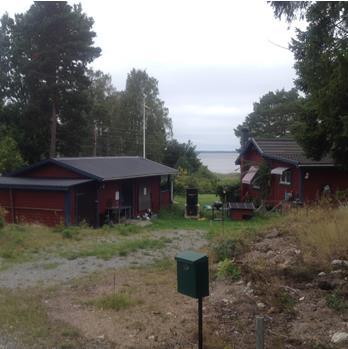 Detta tog fart först i slutet av 1930-talet och arbetarfamiljer, främst från Torshälla och Eskilstuna, uppförde små stugor som under årens lopp har byggts om och byggts