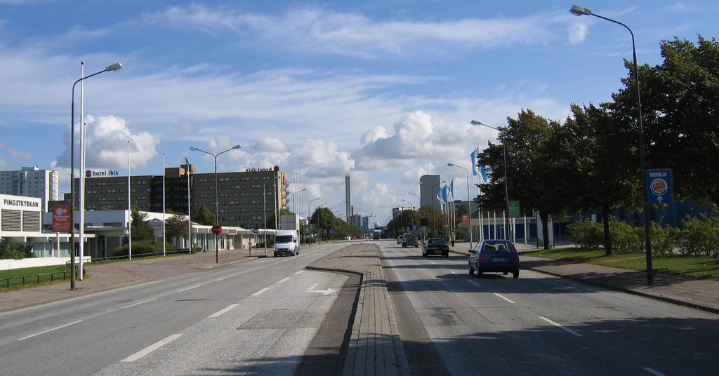 Stadiongatan Stadiongatan är en huvudgata i Malmös södra delar.