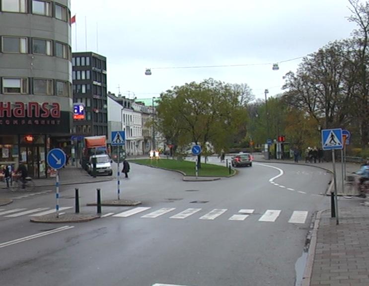 Lilla Nygatan/Malmborgsgatan Väjningsbeteendestudier Vid övergångsstället har totalt 225 samspelsituationer mellan fotgängare och fordon registrerats.