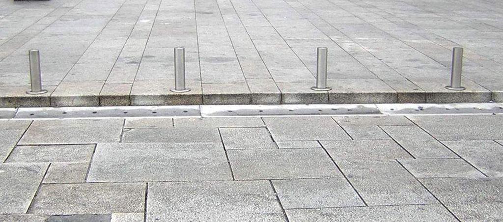 Omsorgsfullt utformade kanter är viktiga för platsens helhetsintryck. Referensbild från Porto. Kantstöd Gatornas kantlinjer ska vara väl bearbetade.