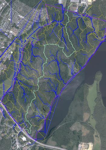 Sida 8 (16) 4.1 Avrinningsområden Hela Rankhusområdet är stort, ca 330 ha. Höjdkurvor har analyserats med programmet QGIS.