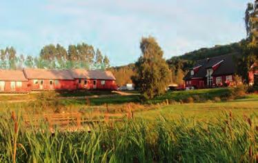 Herrkommittén Herrarnas resa 2017 Daggen glänser i gräset, solen lyser på en klarblå himmel, de nyputsade klubborna skimrar likt en sagolik ängel.