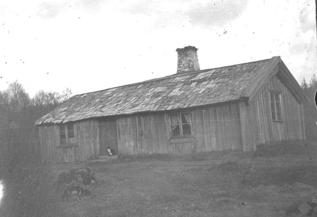Valsabo Ett annat torp, under Hallaböke men nära Smittabo var Valsabo. Där bodde August Strand (1856 1932). Han var bror till Anton Svärd.