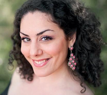 Musik i maj. Negar Zarassi är operasolist och konsertsångerska med en fantastisk sopranröst.