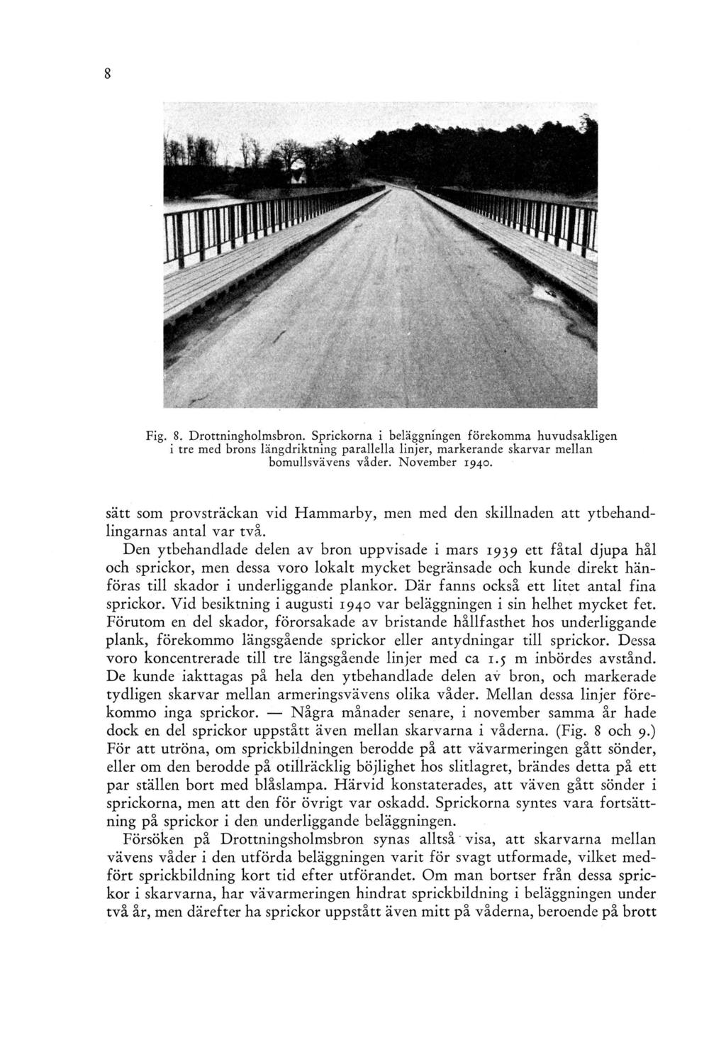 Fig. 8. Drottningholmsbron. Sprickorna i beläggningen förekomma huvudsakligen i tre med brons längdriktning parallella linjer, markerande skarvar mellan bomullsvävens våder. November 1940.
