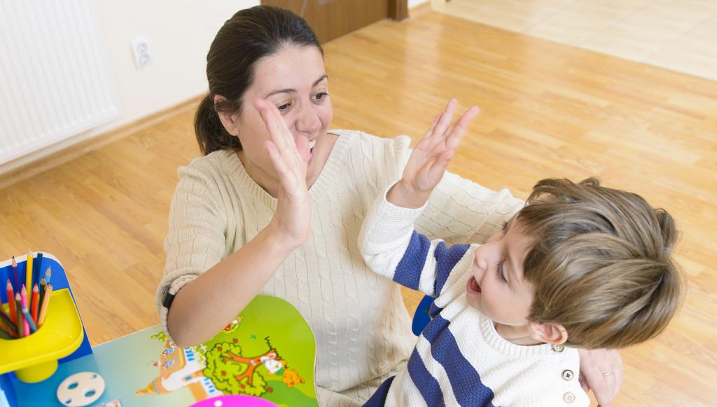 Initiativ vs Skuldkänslor ( 3-6 år) (från Erik Erikssons 8 utvecklingsstadier) Kognitiva förmågor utvecklas: Barnet lär sig planera sina beteenden och organisera sig utifrån specifika mål: erövra,