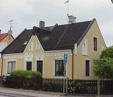 fastighet: ÖSTRA HAGA 16, hus A. adress: Hagagatan 2, Kristianstadsvägen 7. ålder: 1900. Ombyggt 1921.