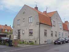 adress: Hornsgatan 7. ålder: 1924. arkitekt / byggm: Axel F. Olsson. användning: Bostad. Parhus med nr. 2. Bruna 2- och 3-lufts fönster.
