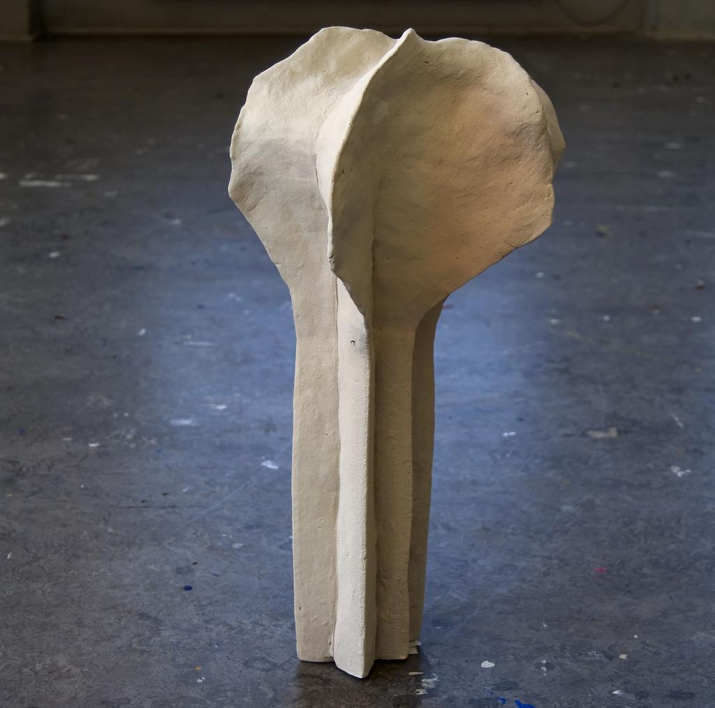 SKULPTUR 5, TRÄDET I denna skulptur är vecken på längden för att sedan lösas upp i en slags trädkrona.