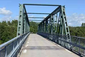 14-58-1 Bro över Blystensbukten vid Dafter i Strömstad Med sin höga fria höjd och utmärkande form har bron ett framträdande läge i skärgårdsmiljön.