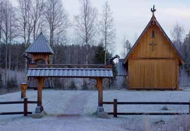 Det var i stort sett två pensionärer i Lillsjöhögen som fällde skog, sågade, snickrade och lade ned flera tusen arbetstimmar innan kyrkan stod klar.