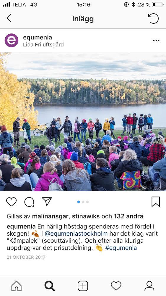 Har du exempelvis en bild på en tjej i röd keps som dricker en kopp kaffe, men där texten handlar om det som händer i bakgrunden, då är det inte tjejen som skall beskrivas i syntolkningen, möjligen