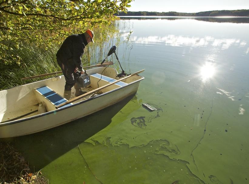 En förbättrad vattenkvalitet innebär att mängderna fosfor och kväve minskas som i sin tur innebär en lägre belastning av näringsämnen till Östersjön.