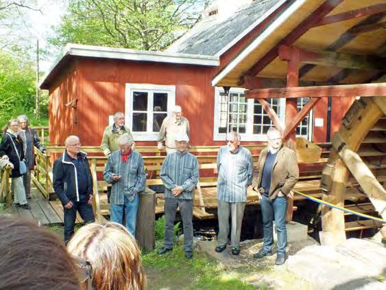 Medlemmar från Osby hembygdsförening med särskilt engagemang för spinneriet. Bakre raden från vänster: Marie Ljungdahl, Ingar Björnfot, Erik Ralsgård och Stig Gunnarsson.