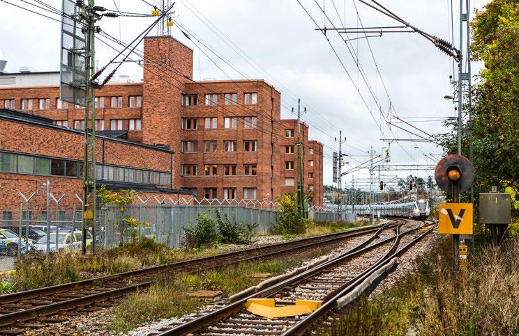 Varför ska Mälarbanan byggas ut? Förseningar och trängsel är vardag för många som åker tåg och pendlar på Mälarbanan. I dag bor var fjärde svensk i Mälardalsregionen och allt fler flyttar hit.