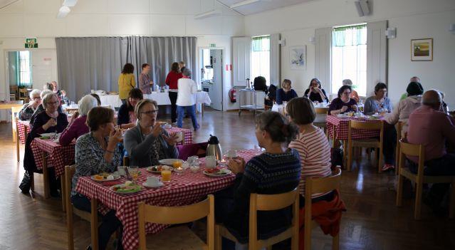 Frukostföreläsning med Mariana Mattson den 15 maj Söndagen den 15 maj hölls frukostföreläsning med Mariana Mattson om växter i vårt norrländska klimat Trädgård i norrsken och midnattssol.