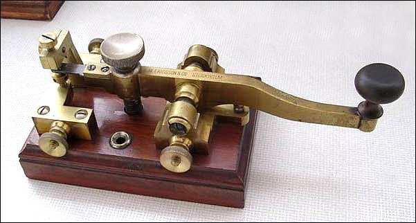 8) Det sägs att du har kört Morse Runner runt jorden. Hur är det och vilken teknik använder du dig av?