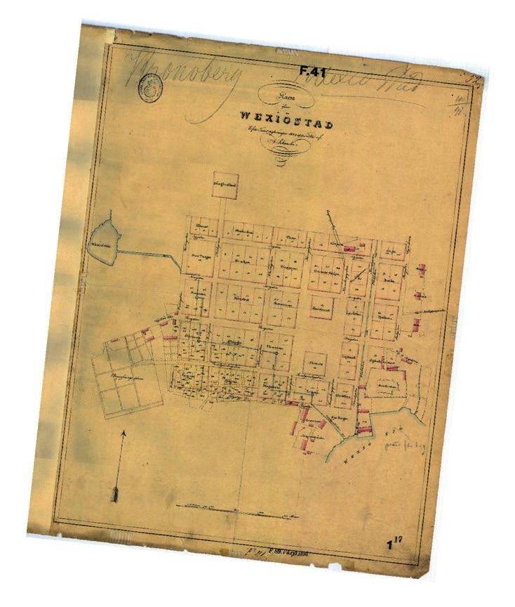 Det var den fjärde domprostgården som uppfördes på platsen, idag är det Växjös äldsta bevarade träbyggnad. Ett församlingshem byggdes 1815 på Kronobergsgatan.