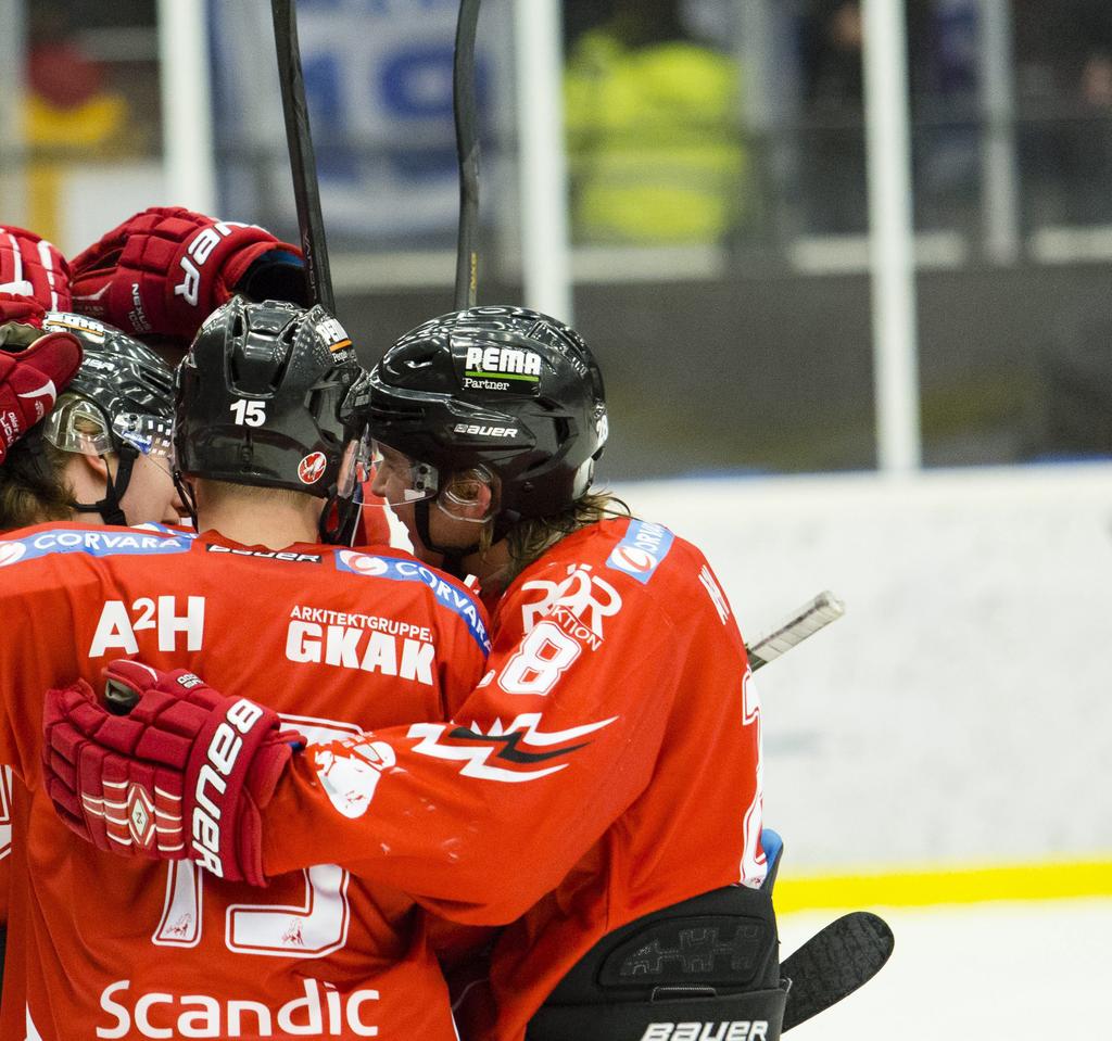 BLI PARTNER Huvudpartner Pris: 300 000 kr Som huvudpartner erhåller ni följande: l Välj produkter och exponeringsytor till ett värde av 375 000 SEK l Logga på alla officiella trycksaker l NHL-resa