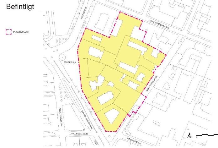 Dessa högre volymer har dock en större utbredning än de befintliga och med kvarterets exponerade läge, särskilt från Kungsgatan och Birger Jarlsgatan, innebär det att anpassning av volymerna är