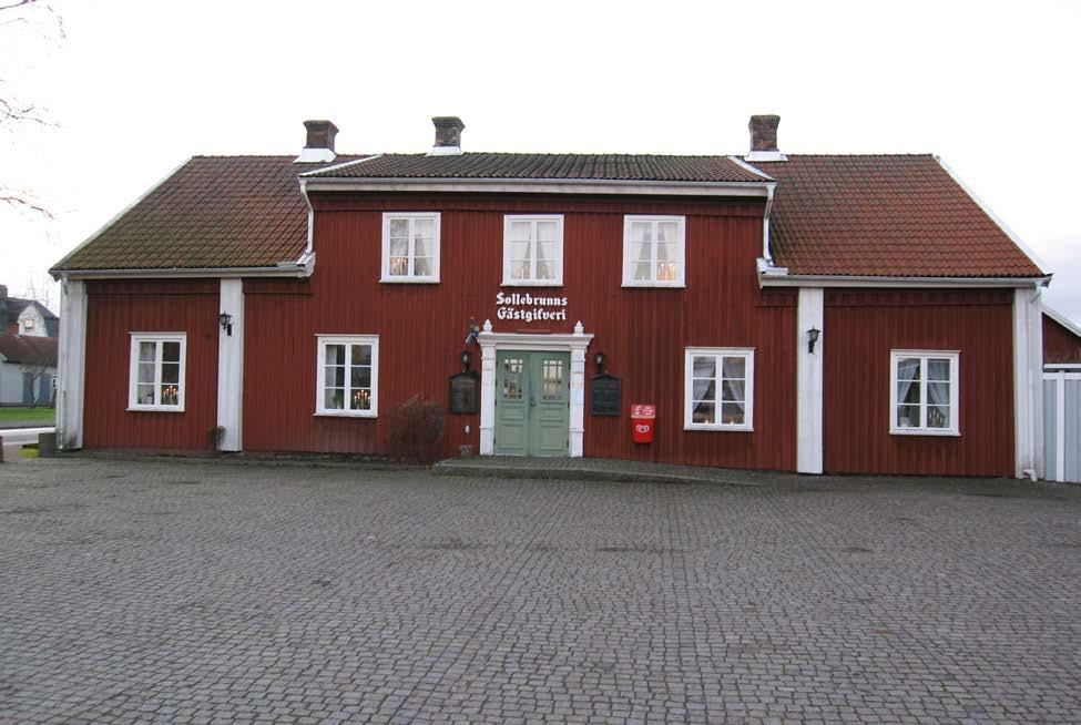 Bebyggelsen i Sollebrunn visar på kontinuiteten från äldre tid och in i det moderna samhället med byggnader såsom
