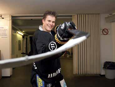 Jesse Puljujärvi, hård som betong Torneås superbegåvning Jesse Puljujärvi, född 1998, är en ishockeyspelare på en sådan nivå att han slipper fira jul hemma på några års sikt.