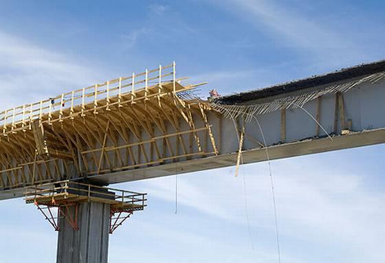 Järnvägsbron över Älandsfjärden 2008 gjutformen gav vika 5 personer föll cirka 20 m